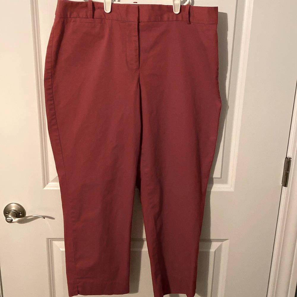 Talbots Women’s coral/red capri’s